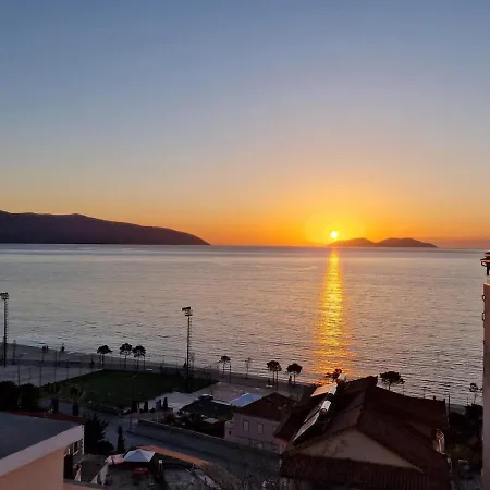 Lejlighed Cheerful With Sea View